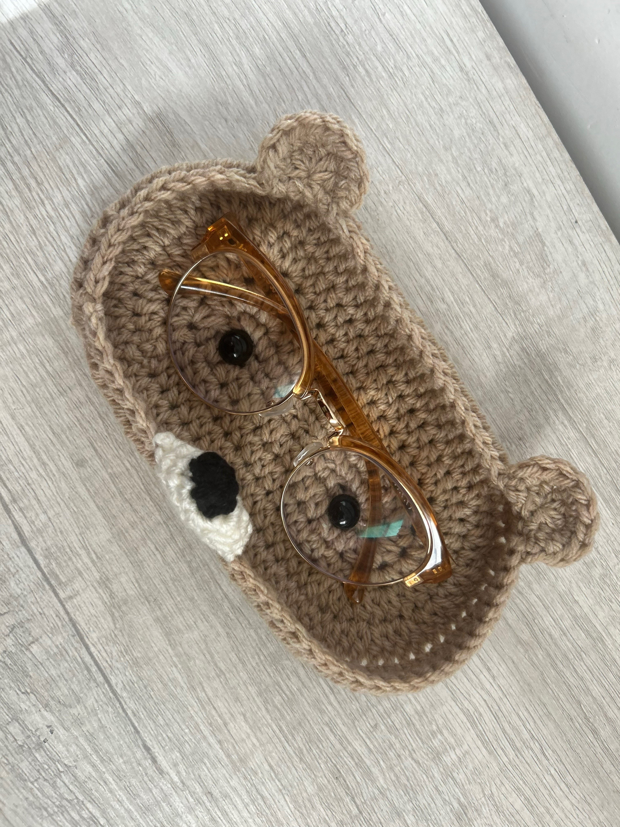 Create Your Own Crochet Glasses Holder with This Free Pattern