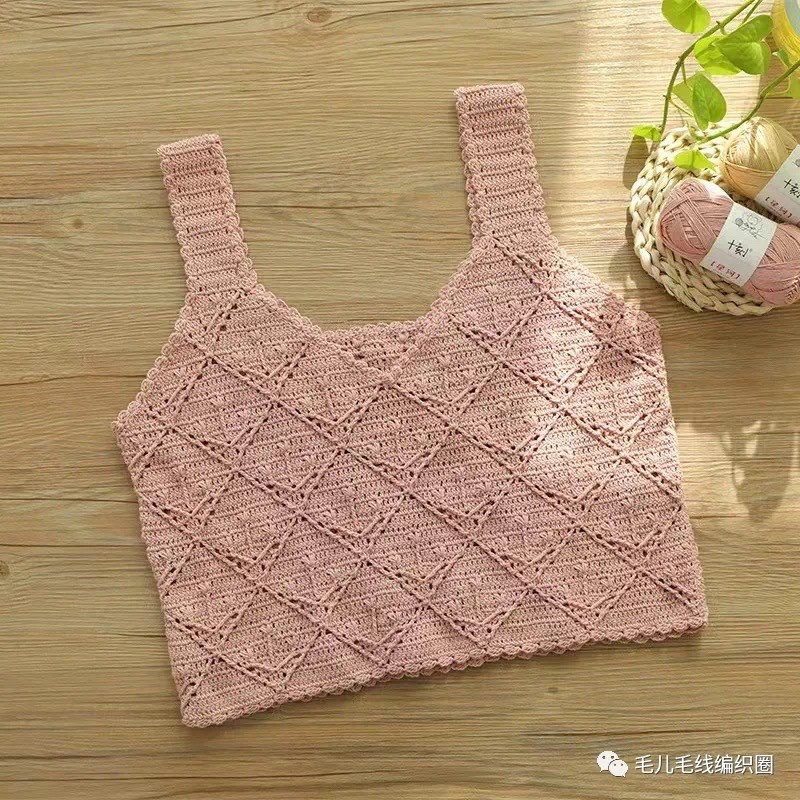 Crochet Diamond Patterned Tank Top Design for Summer