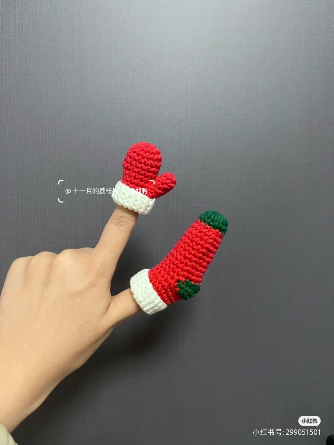 Crochet Pattern for Mini Christmas Tree with Star Topper