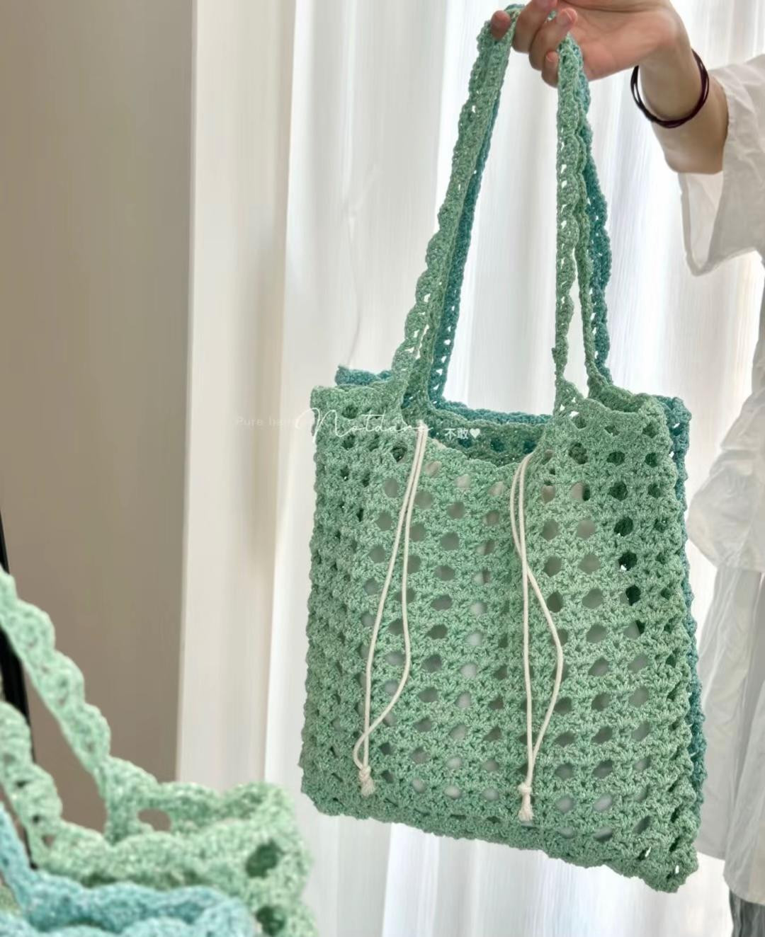 Crochet Pattern for Stylish Beach Tote Bags in Pastel Shades