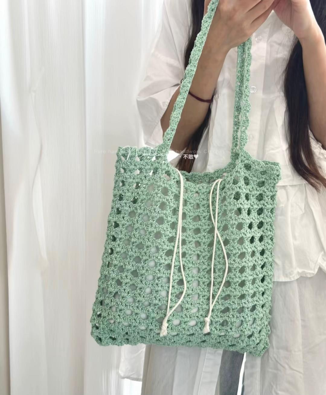 Crochet Pattern for Stylish Beach Tote Bags in Pastel Shades