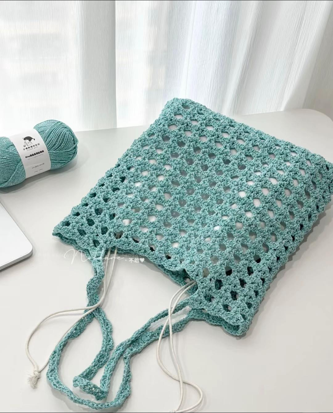 Crochet Pattern for Stylish Beach Tote Bags in Pastel Shades