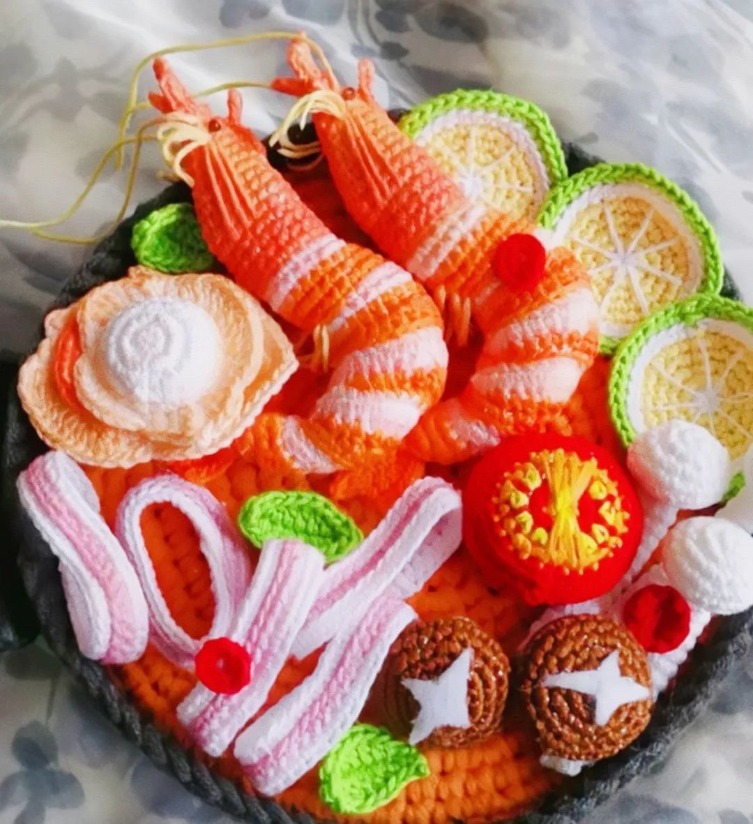 Crochet Your Own Adorable Red Shrimp Amigurumi with This Easy Pattern