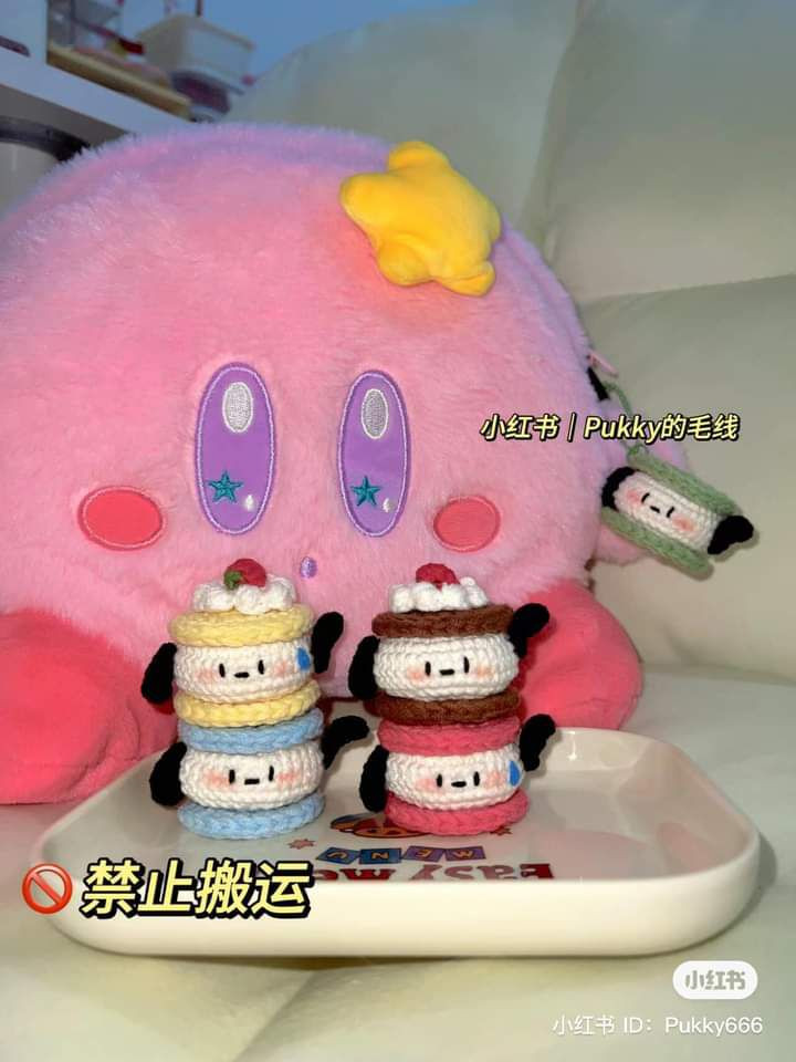 Cute Crochet Dessert Stacks with Adorable Faces and Toppings