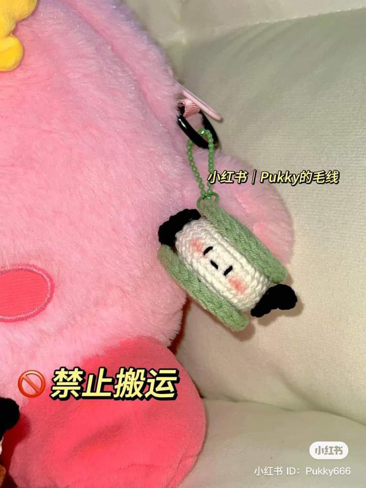 Cute Crochet Dessert Stacks with Adorable Faces and Toppings