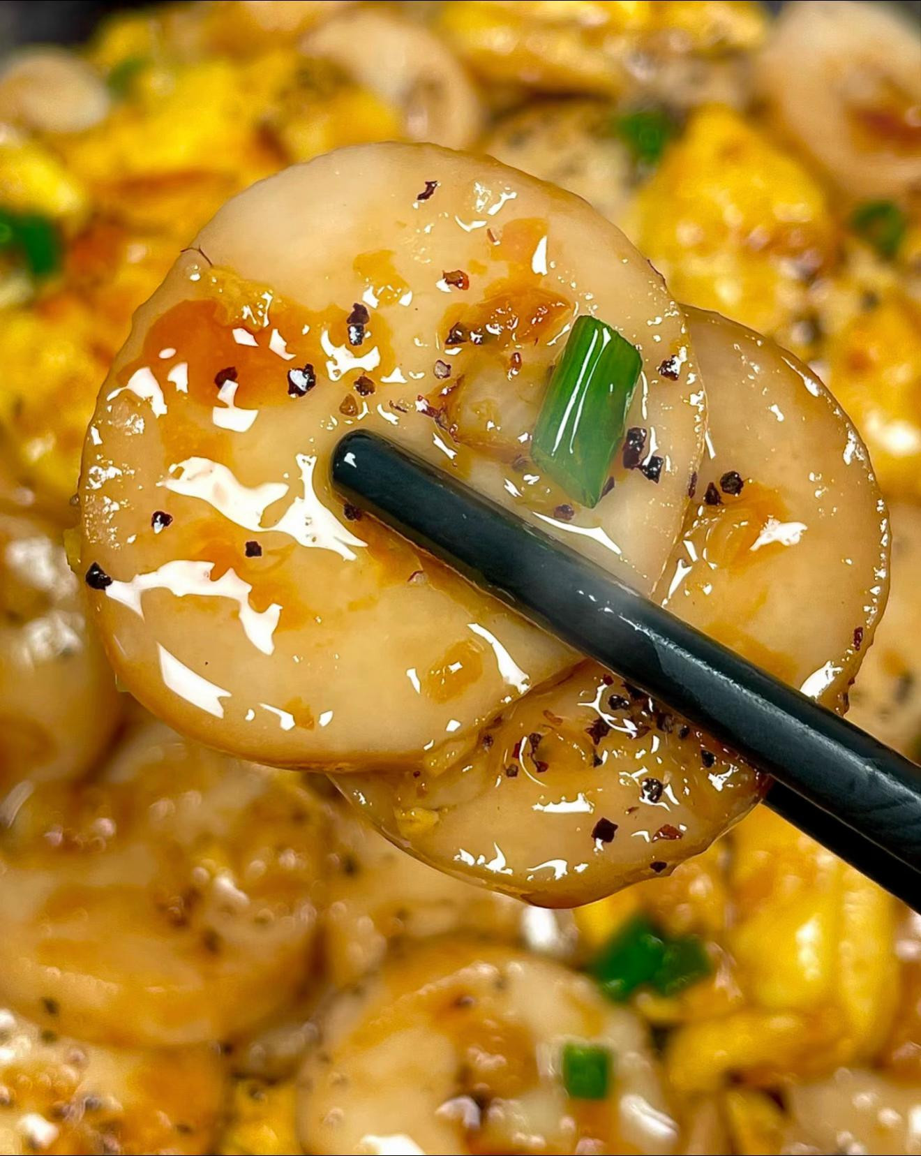 Đậm đà nấm đùi gà xào trứng hấp dẫn