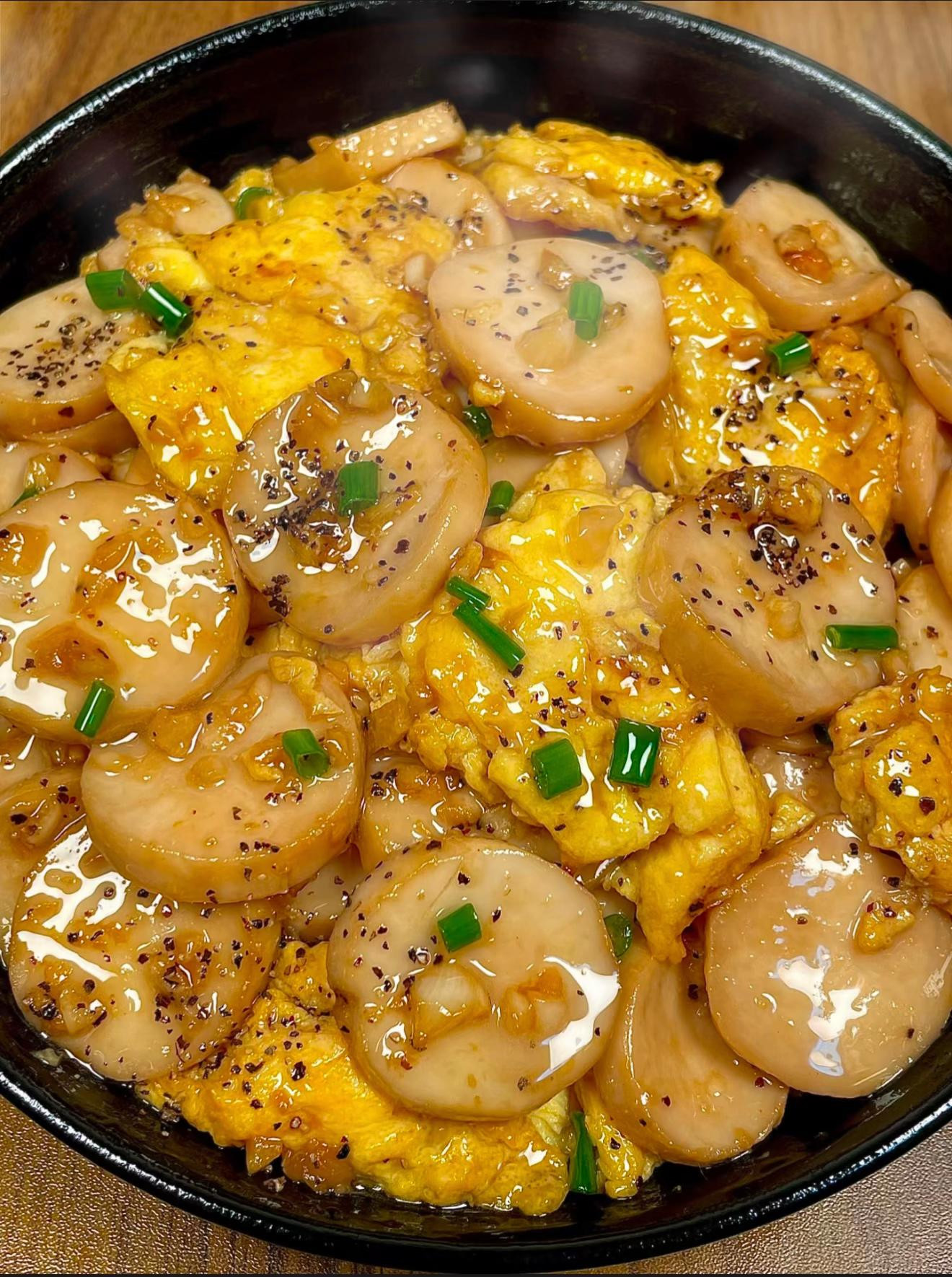 Đậm đà nấm đùi gà xào trứng hấp dẫn