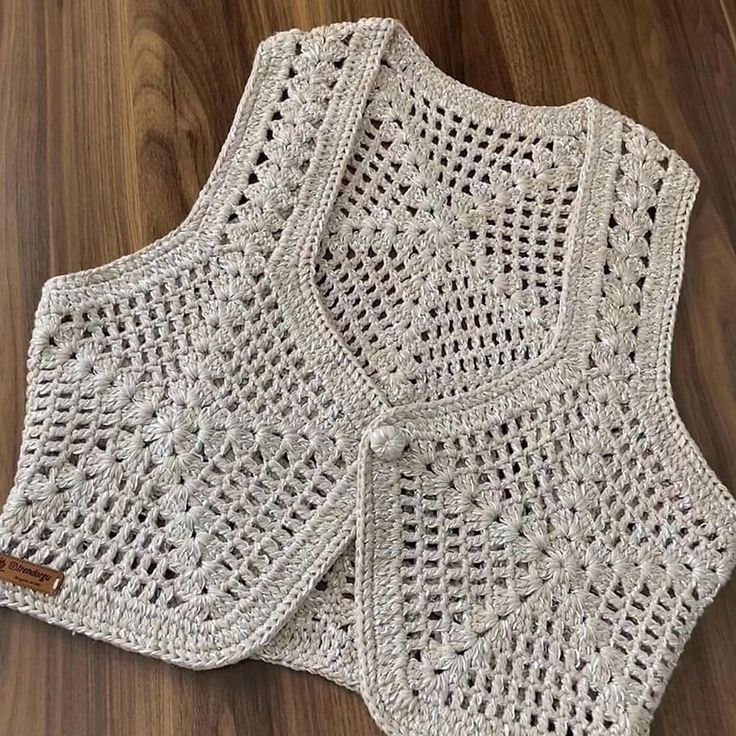 Elegant Crochet Top Pattern with Hexagonal Motif