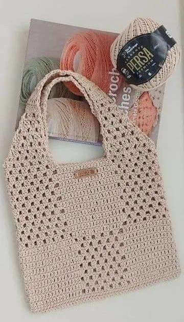 Elegant Crochet Tote Bag Pattern with Diamond Design