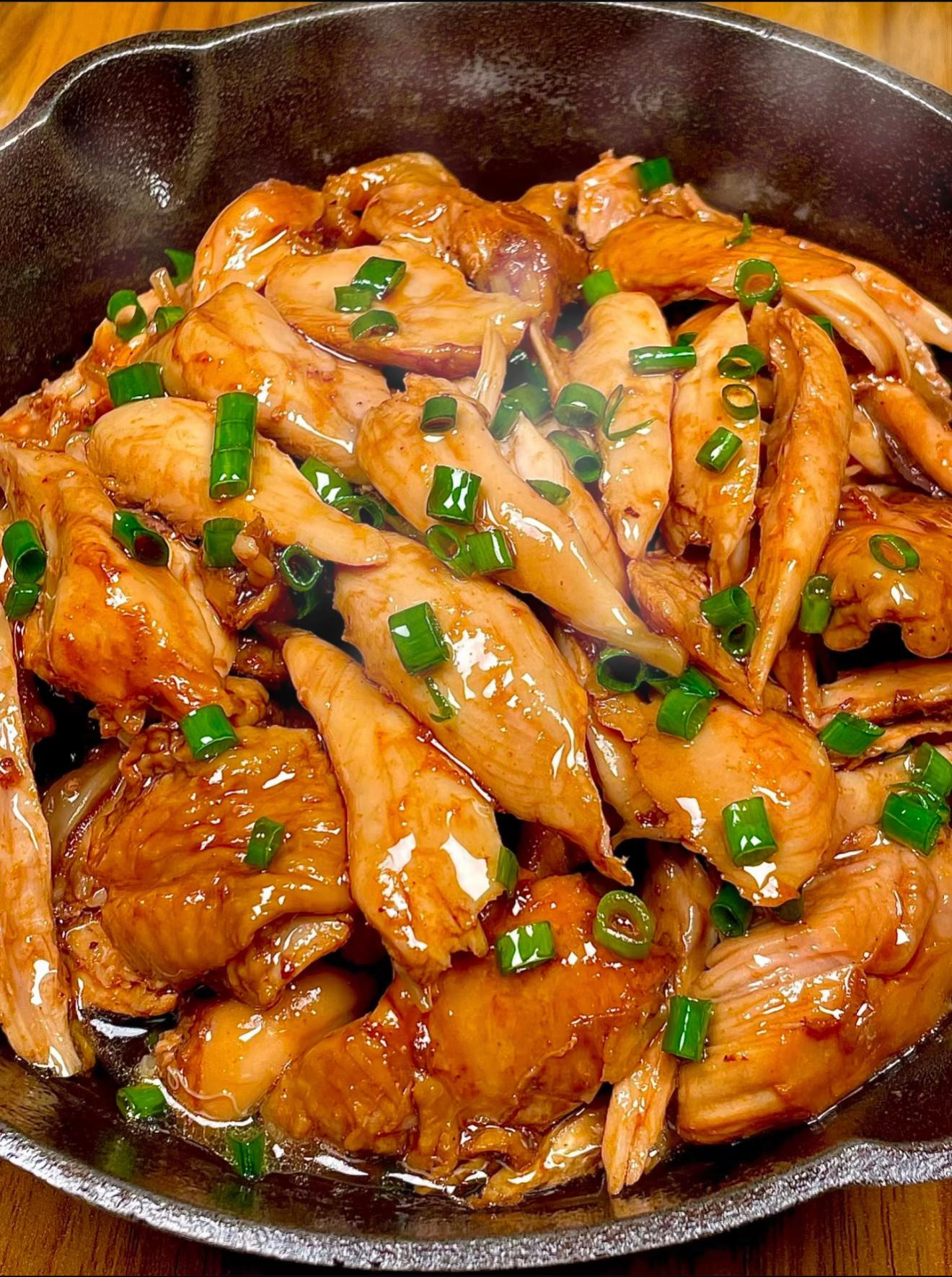 Gà om xì dầu thơm lừng, đậm đà vị gừng tỏi