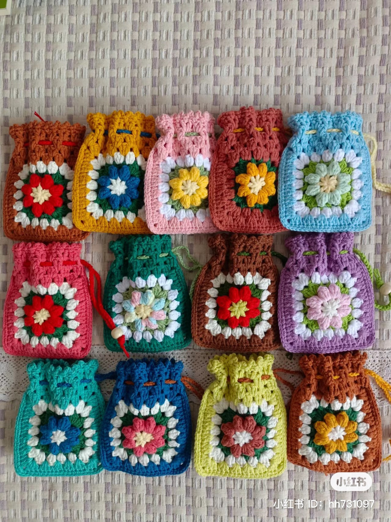 Hướng dẫn móc len hình vuông hoa hồng cho người mới bắt đầu