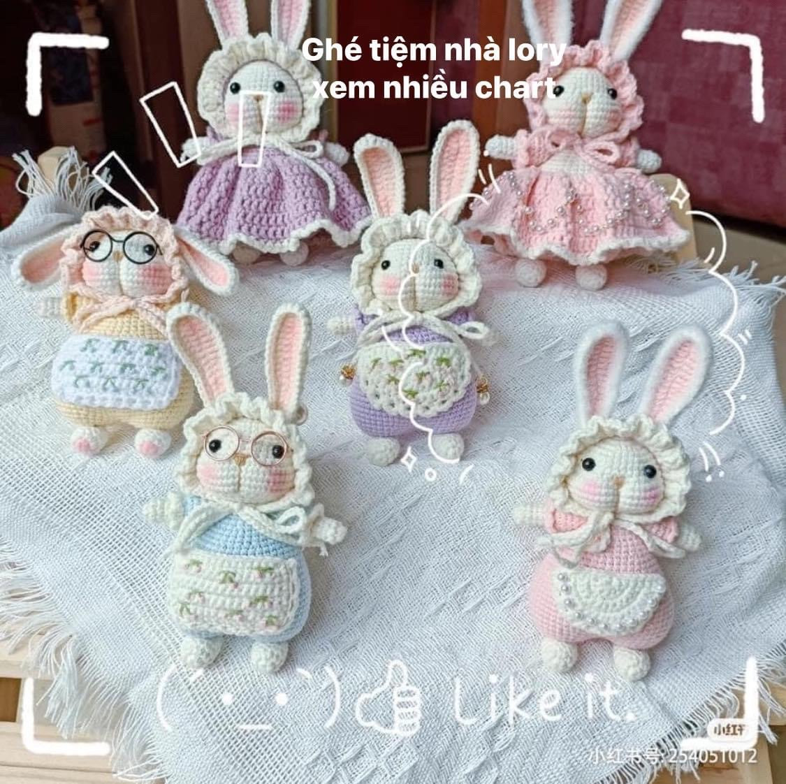 Mẫu thỏ móc len dễ thương với trang phục hoa