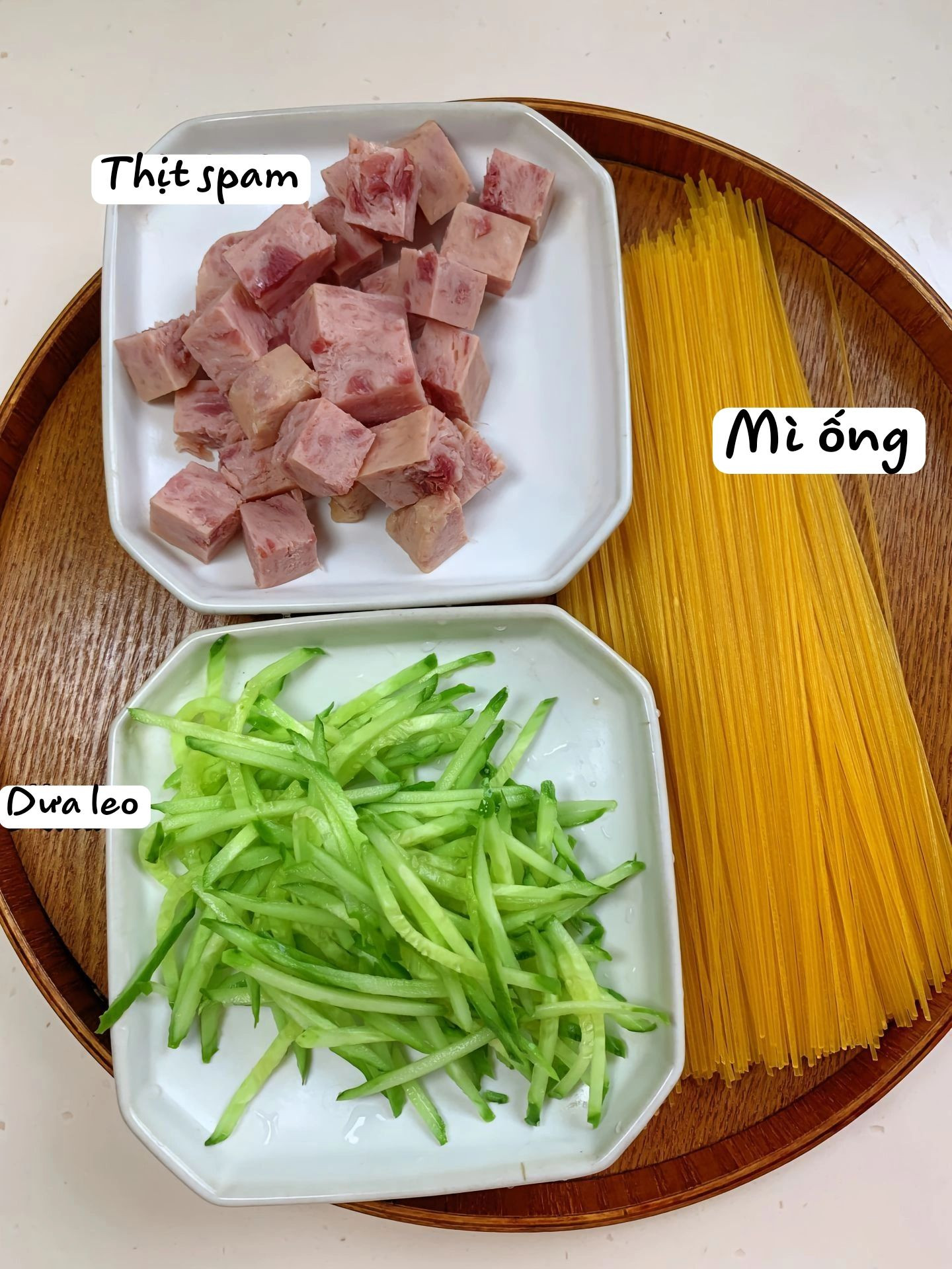 Mì Trộn Cay Đậm Đà, Ấm Bụng Ngày Mưa Sài Gòn