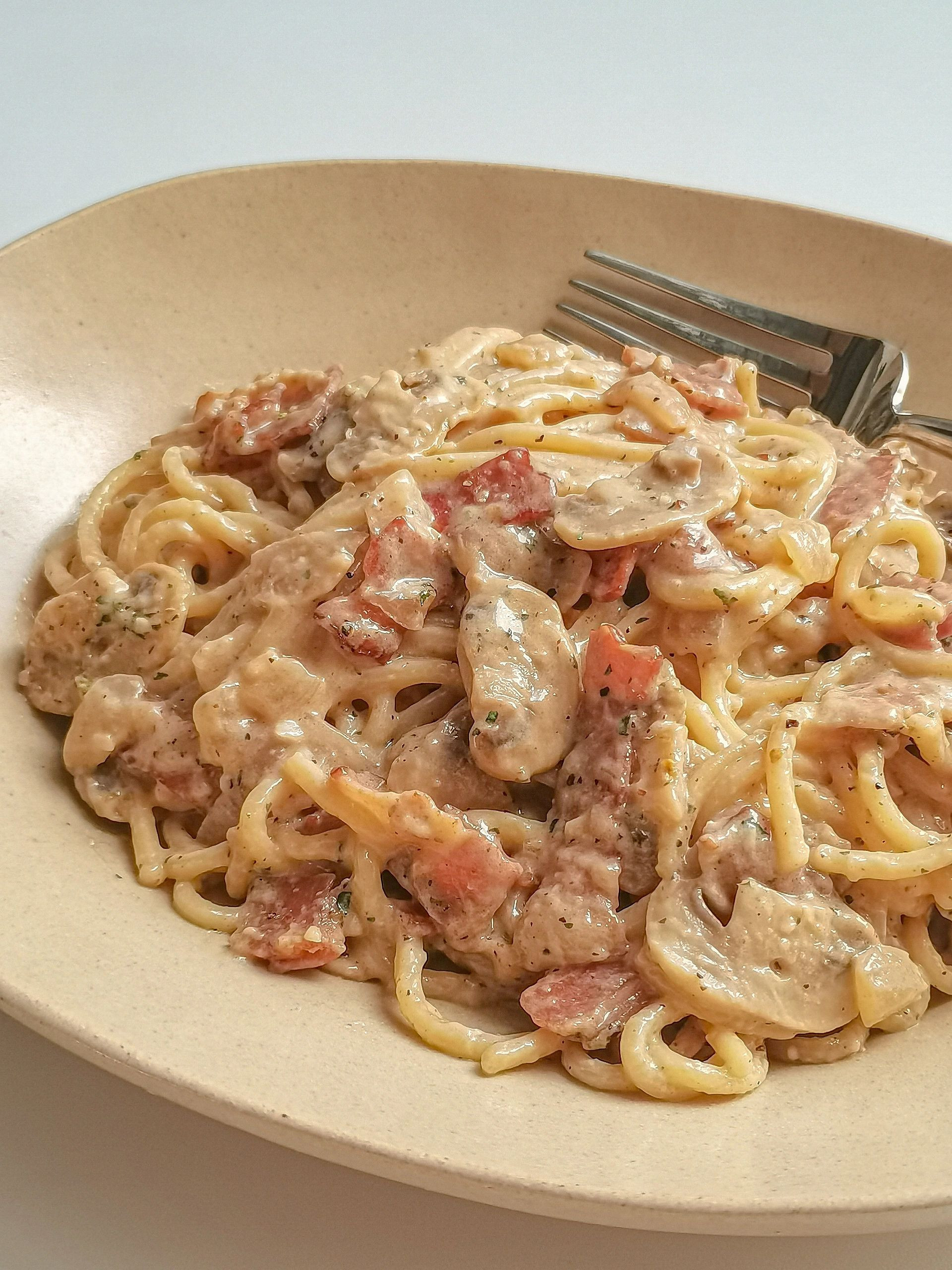 Mì Ý Sốt Kem Thịt Xông Khói Nấm Thơm Ngon Cuối Tuần