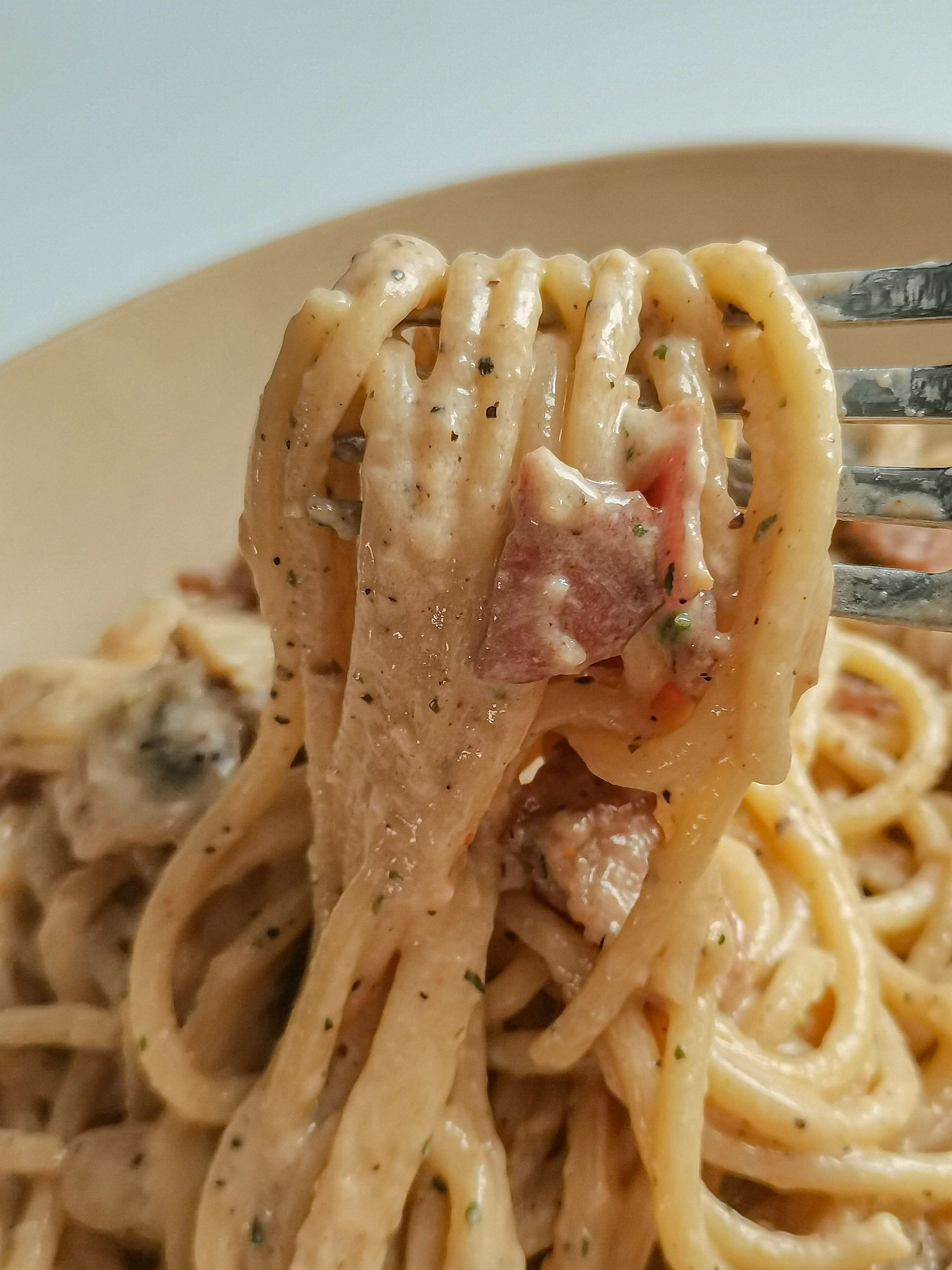 Mì Ý Sốt Kem Thịt Xông Khói Nấm Thơm Ngon Cuối Tuần