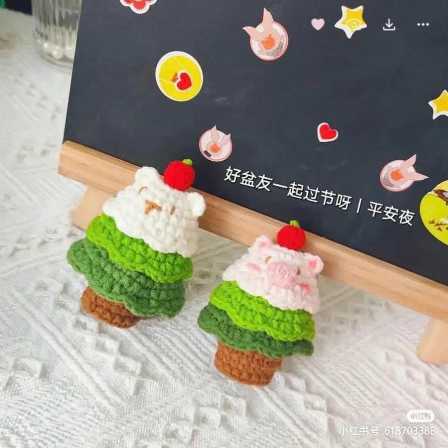 Móc len Gấu Trắng Giáng Sinh Đáng Yêu Với Khăn Quàng