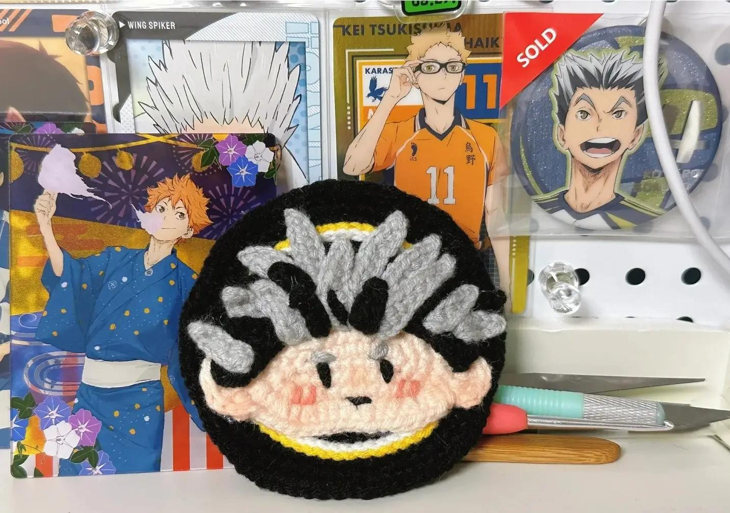 Móc len hình nhân vật anime với tóc cam đáng yêu