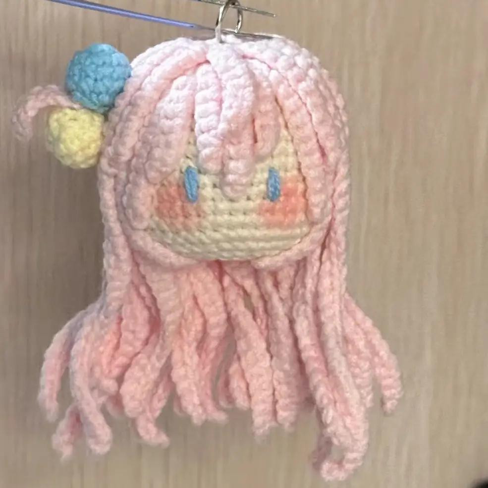 Móc Len Móc Khóa Hình Nhân Vật Tóc Hồng Đáng Yêu