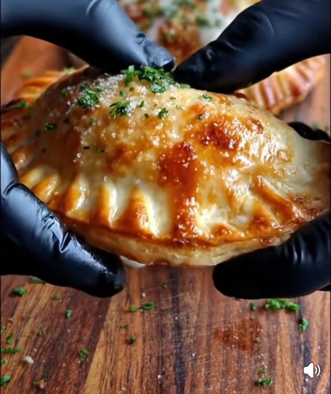 Panzerotti Rellenos de Pollo y Queso Fundido