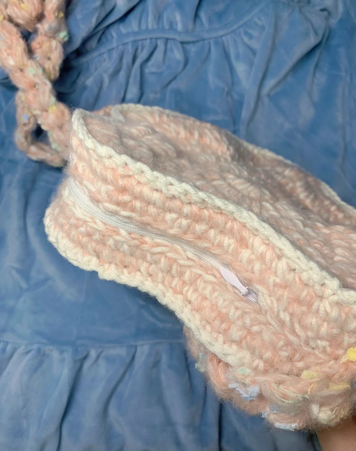 Star-Shaped Crochet Bag with Soft Pink Yarn Design