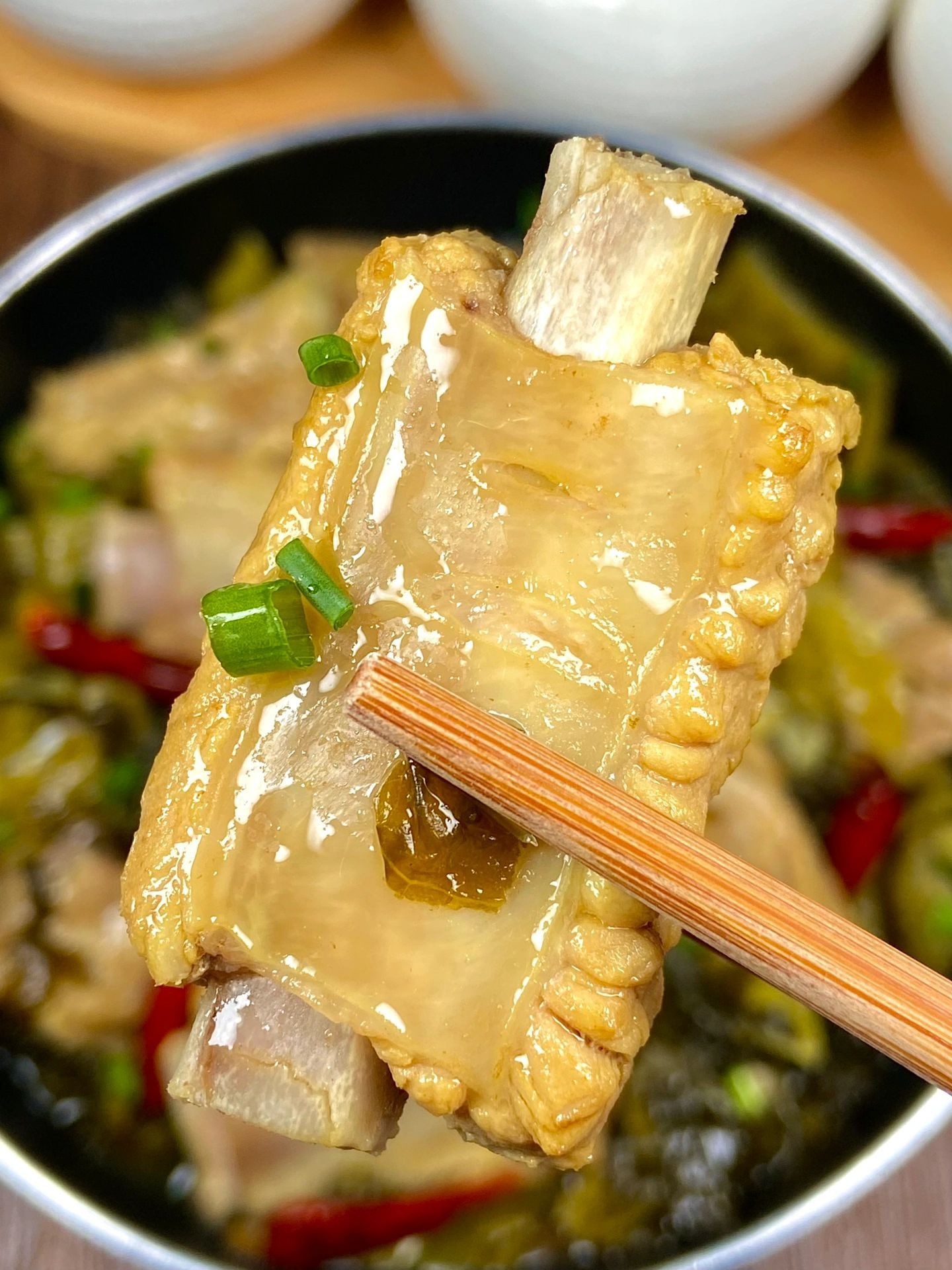 Sườn Heo Xào Dưa Cải Giòn Thơm Đậm Đà Hương Vị Quê