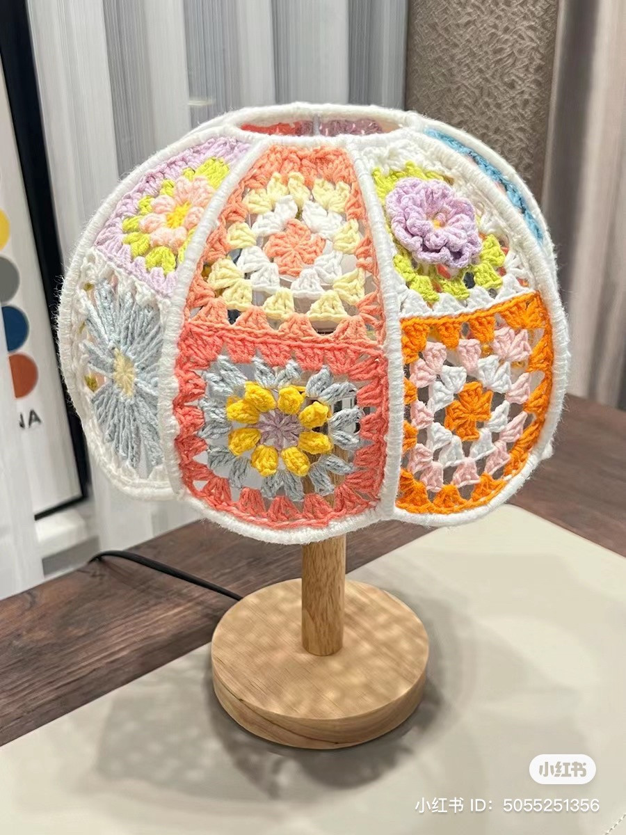 Vibrant Crochet Lampshade: Transforming Light with Colorful Patterns