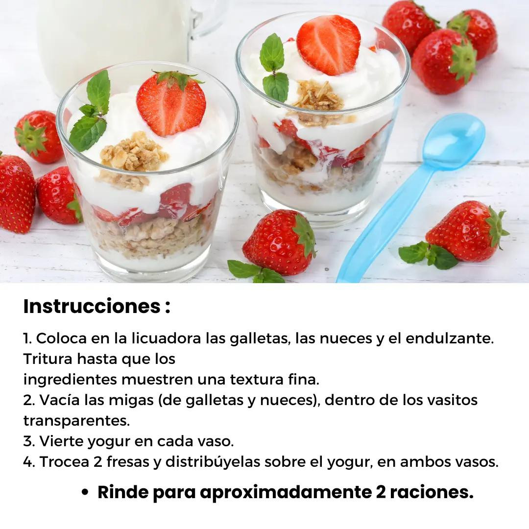 Yogur Cremoso con Fresas y Nueces en Vaso
