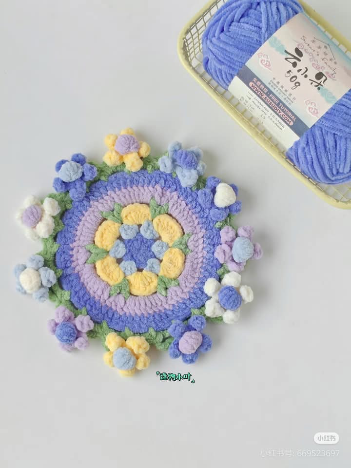 Mẫu móc len giỏ và thảm hoa màu pastel