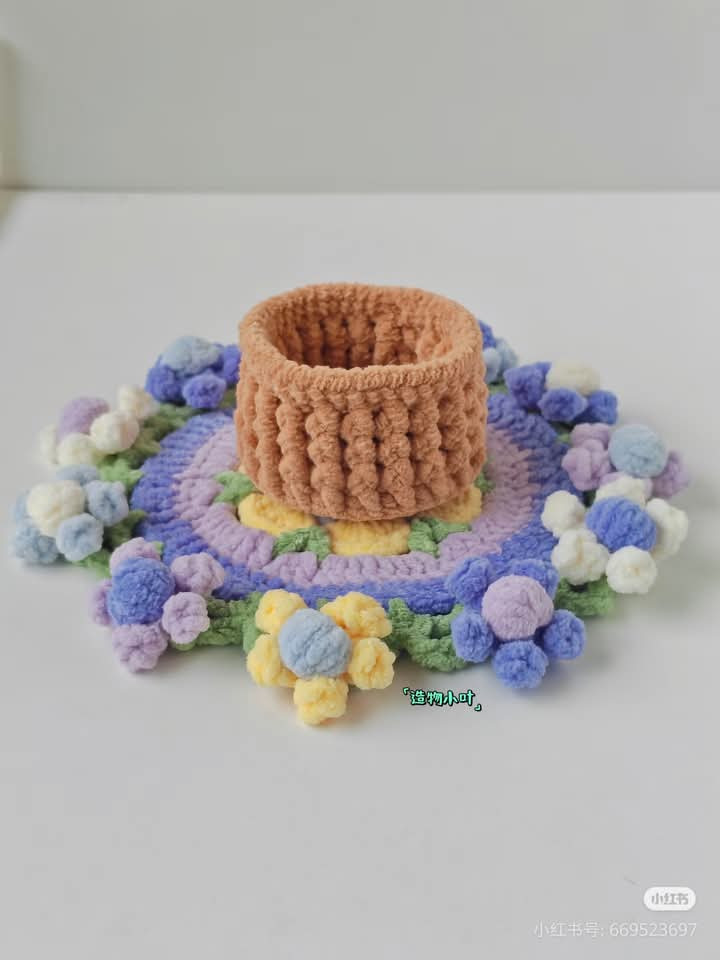 Mẫu móc len giỏ và thảm hoa màu pastel