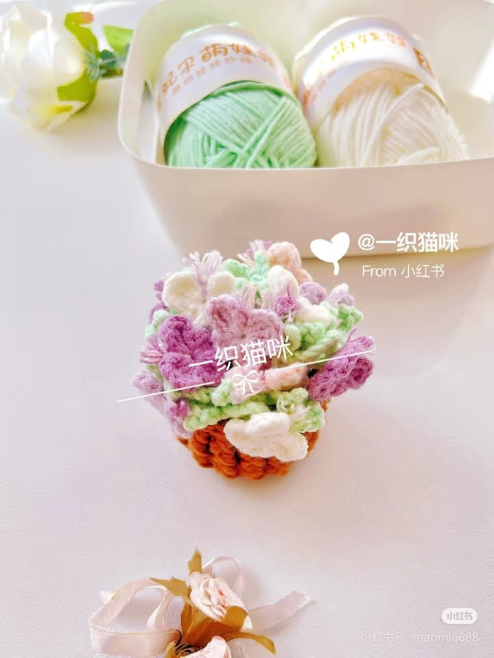 Mẫu móc len giỏ và thảm hoa màu pastel
