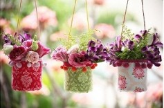 Hướng dẫn làm giỏ treo hoa bằng chai nhựa tái chế.
