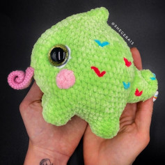 Baby chameleon crochet pattern