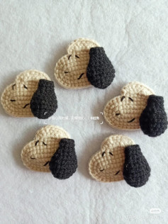 Black ear dog hair clip crochet pattern.