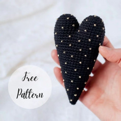 Black heart crochet pattern.