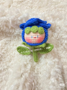 Blue doll head flower crochet pattern