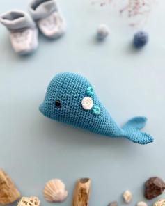 Blue whale crochet pattern with decorative flowers