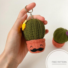 Cactus potted keychain crochet pattern