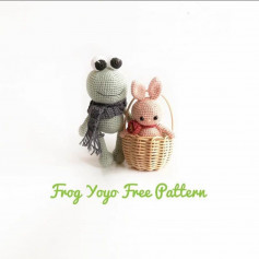 Crochet pattern of bulging-eyed frog and long-eared pink rabbit