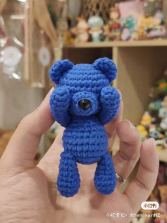 Embarrassed blue bear crochet pattern
