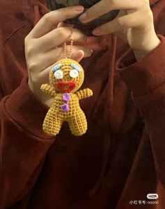 Gingerbread baby keychain pattern.