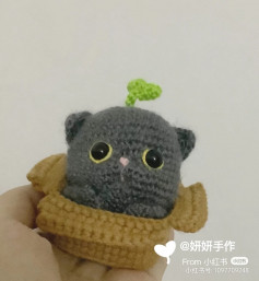 Gray cat crochet pattern in the box