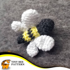 Knife crochet pattern with white wings, black and yellow stripes.