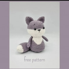Long tail fox crochet pattern, white bib