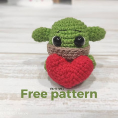 Mini yoda crochet pattern hugs the heart
