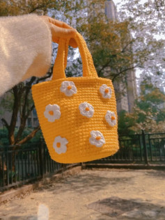 Pattern crochet bag with orange floral motifs.