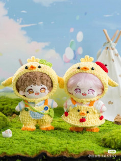 Pattern of crochet dolls holding a baby boy and girl wearing a yellow chicken hat.