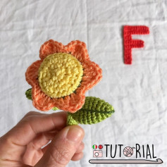 Six-petaled flower and leaf crochet pattern