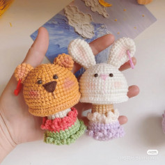 White rabbit and brown bear keychain crochet pattern.
