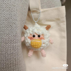 White sheep keychain crochet pattern