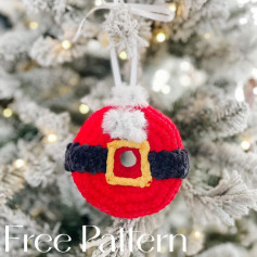 Balloon crochet pattern hanging on the Christmas tree